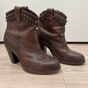 Frye Jenny Cut Vintage Distressed Studded Brown Heeled Boots